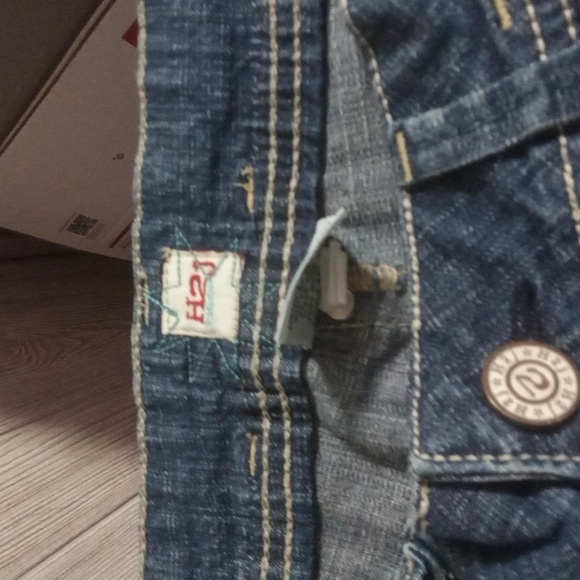 Capri jeans. - Picture 2 of 3